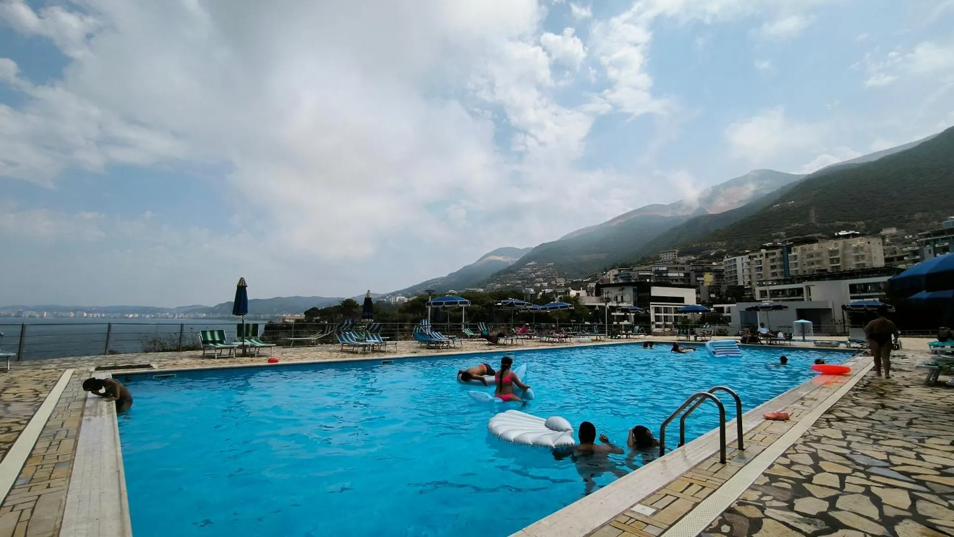 Matthews Beach House Vlore 0*,  Albania